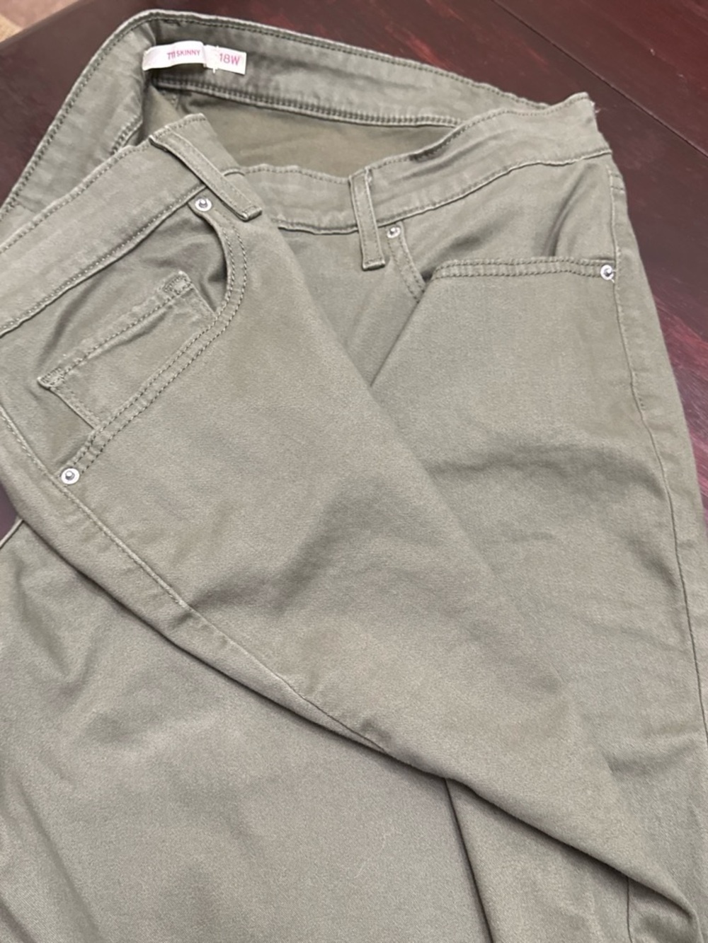 Levi's Skinny Women's Pants in Olive Green